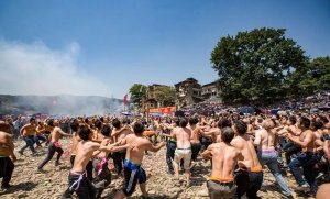 三月三花炮祭り開始