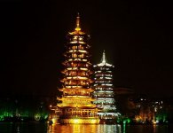 桂林市内日月塔