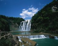 貴陽発少数民族風情＆原始風守る村＆世界遺産黄果樹滝2泊3日間