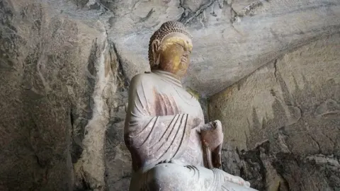 万仏堂石窟
