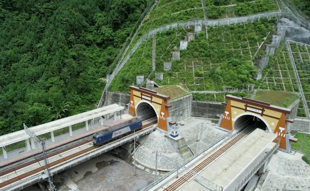 成都-黄龙九寨溝への鉄道2