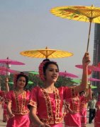 雲南シーサンパンナ“万人タイ族手振り舞踊”世界記録を更新します。